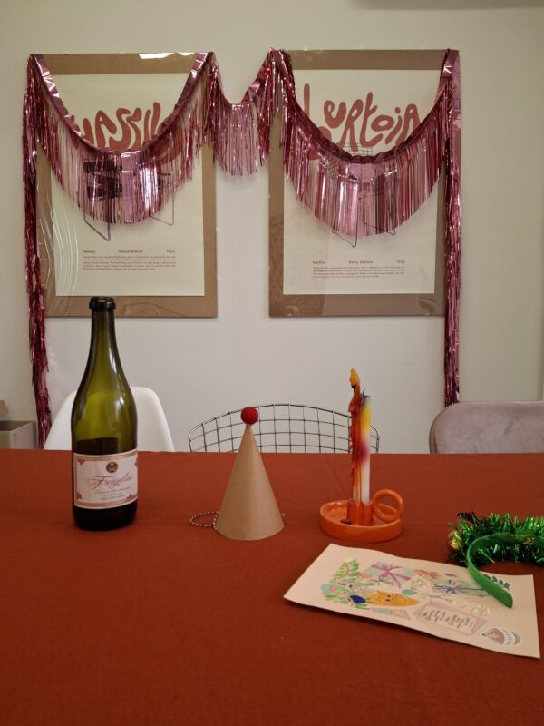 20251207_104216 Kraft party hats DIY